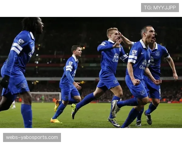 埃弗顿防守转换阶段阵型保持，5-4-1到4-3-3的快速切换机制